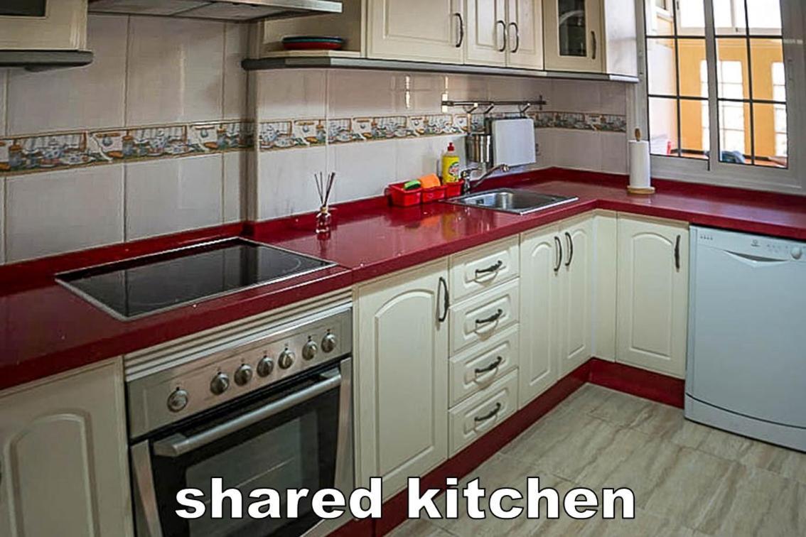 מלון אל מדאנו Casa La Sonrisa Shared House מראה חיצוני תמונה