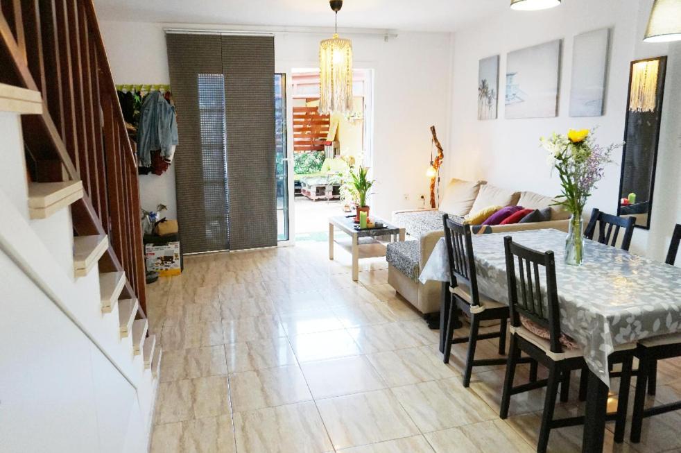 מלון אל מדאנו Casa La Sonrisa Shared House מראה חיצוני תמונה